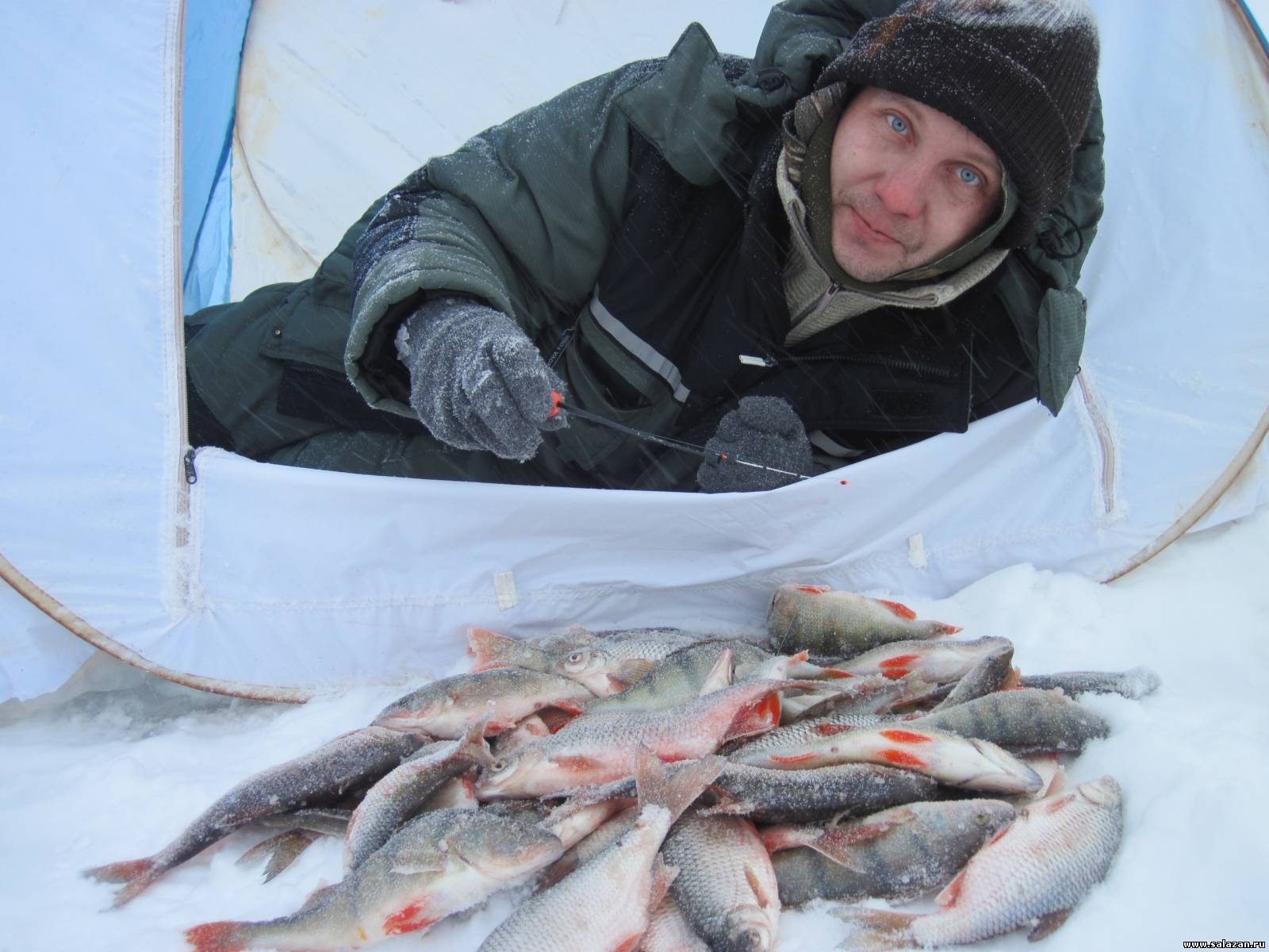 Как сделать безопасную печку для зимней рыбалки своими руками?! Делается быстро - греет отлично!